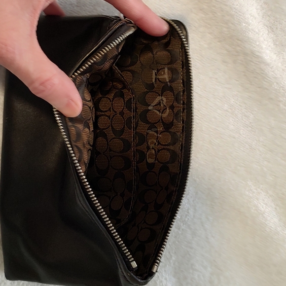 Coach wristlet - Picture 8 of 9